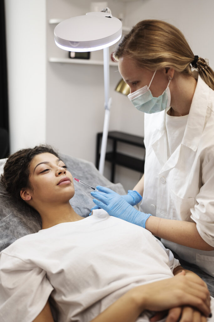 Precauciones que se deben de tener en cuenta a la hora de elegir una clínica estética en Colombia -o un centro médico estético o doctor / médico estético- para tus tratamientos.